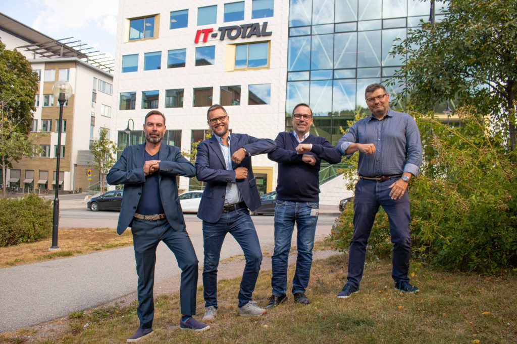 IT-Total går samman med konsultbolaget EnvokeIT – stärker sin position inom molntjänster och digital arbetsmiljö.